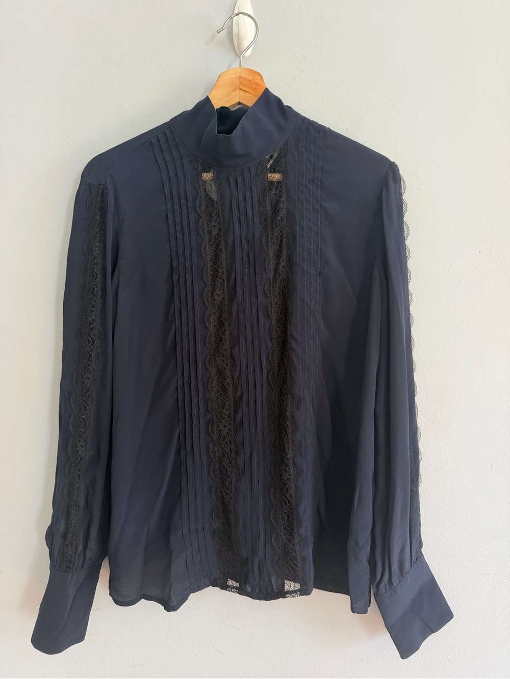 See By Chloe Navy Blue And Black Lace Untuck Long Sleeve Silk Blend Top NWT